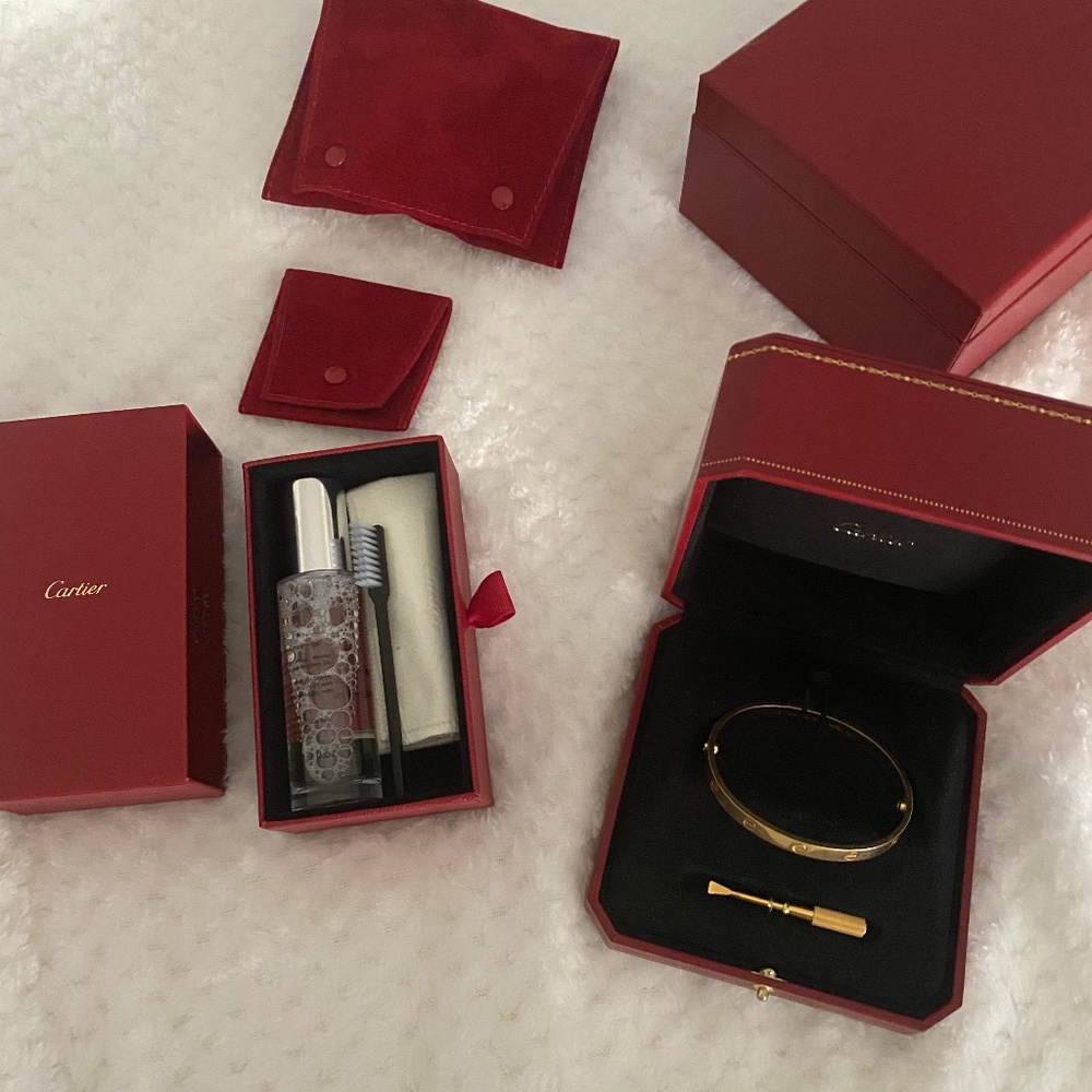 Cartier love bracelet